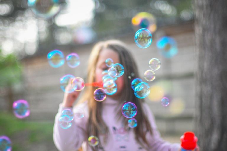 Los perfumes infantiles pueden ser muy divertidos para ellos y gustarles mucho.