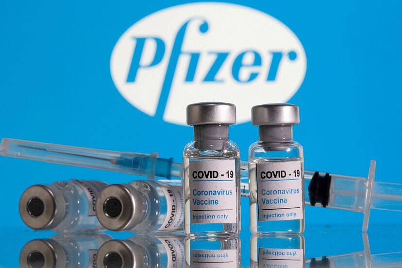 Se agotan vacunas contra COVID en primer día de venta: CDMX
