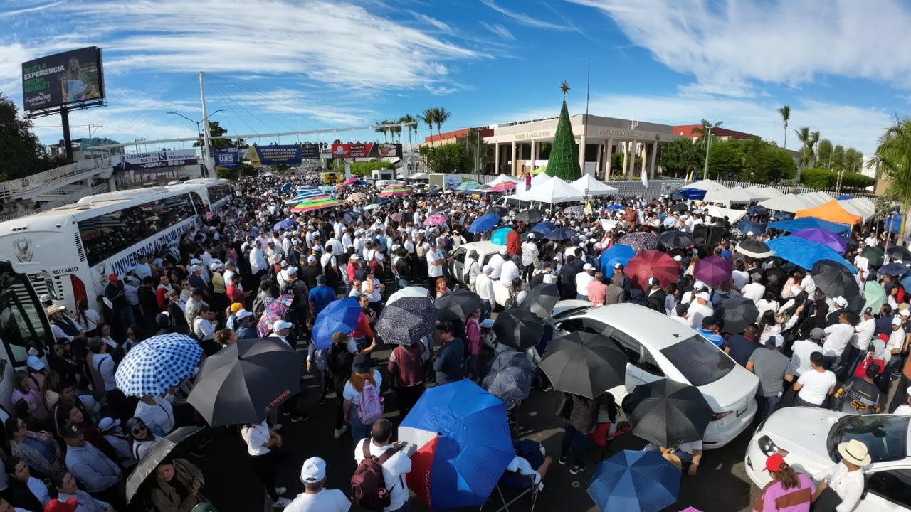 Toman el Congreso del Estado de Sinaloa 20 mil protestantes