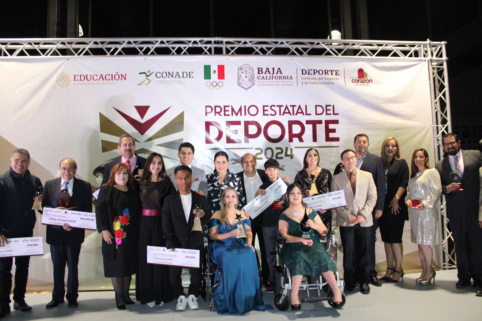 Ganadores del Premio Estatal del Deporte reciben su reconocimiento