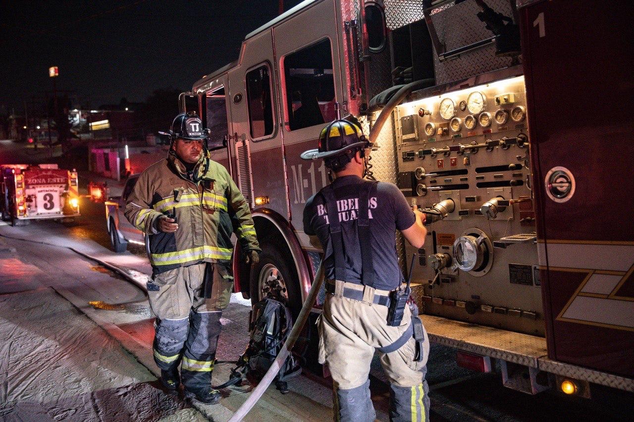 Incendio alcanza salón de eventos y vivienda en Mariano Matamoros