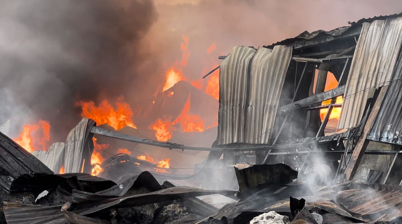 Pierden todo naves industriales por incendio en Terrazas del Valle: Tijuana