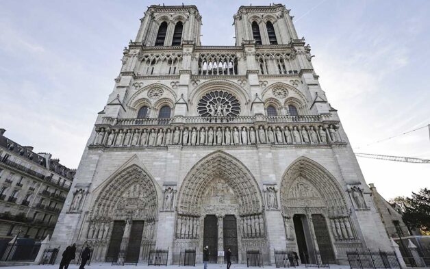 Celebra París la reapertura de Notre Dame tras una restauración de cinco años