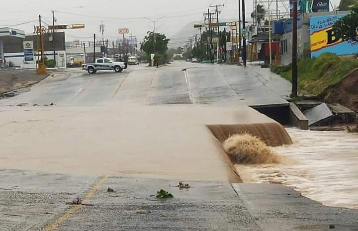 Sigue cerrado aeropuerto de La Paz tras huracán Norma