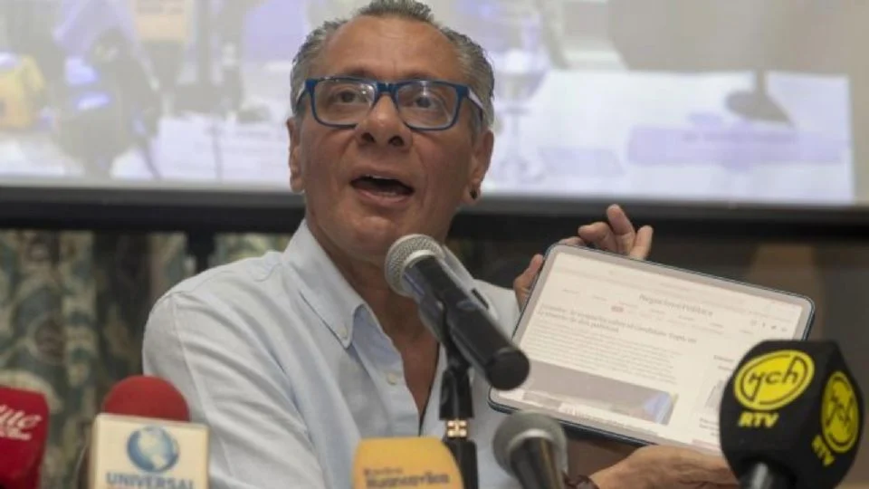 Encuentran cartas de Jorge Glas en poder de expresidente colombiano