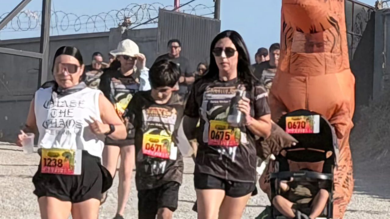 Dinosaurios, carriolas y mucho color toman las calles de Tijuana durante el Jurassic Run 5.5K