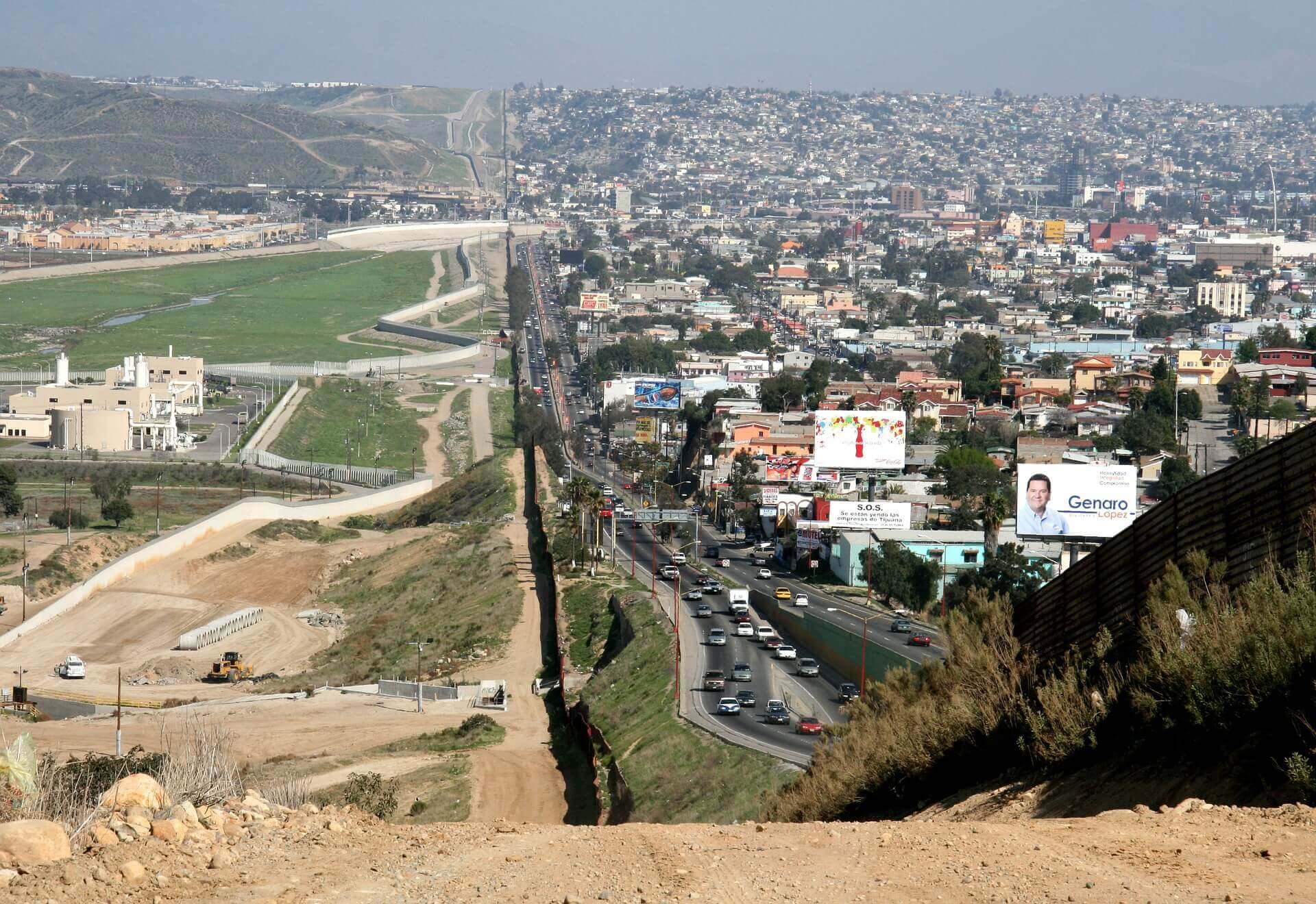 Presionan gobernadores republicanos a Biden sobre tema migratorio