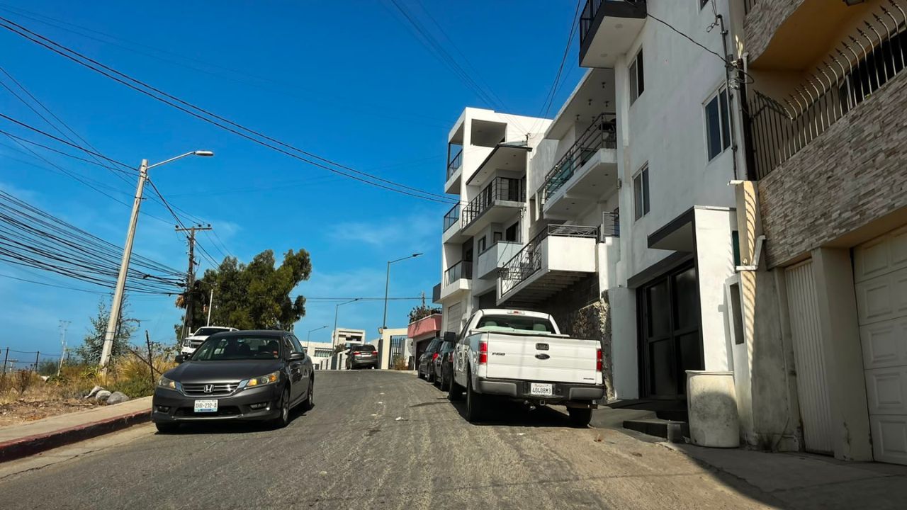 ENSENADA: Toman como estacionamiento carril hacia el Cicese