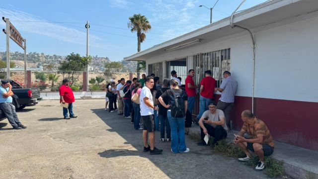 Sin largas filas, reanudan pagos para liberar vehículos de corralones en Tijuana