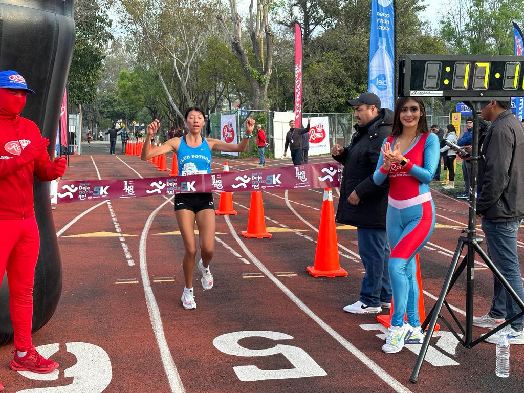 Participan mil 800 en última carrera del año