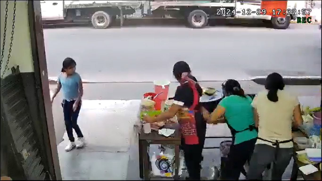 [VIDEO FUERTE] Agreden clientas a vendedora de antojitos con aceite hirviendo: Veracruz