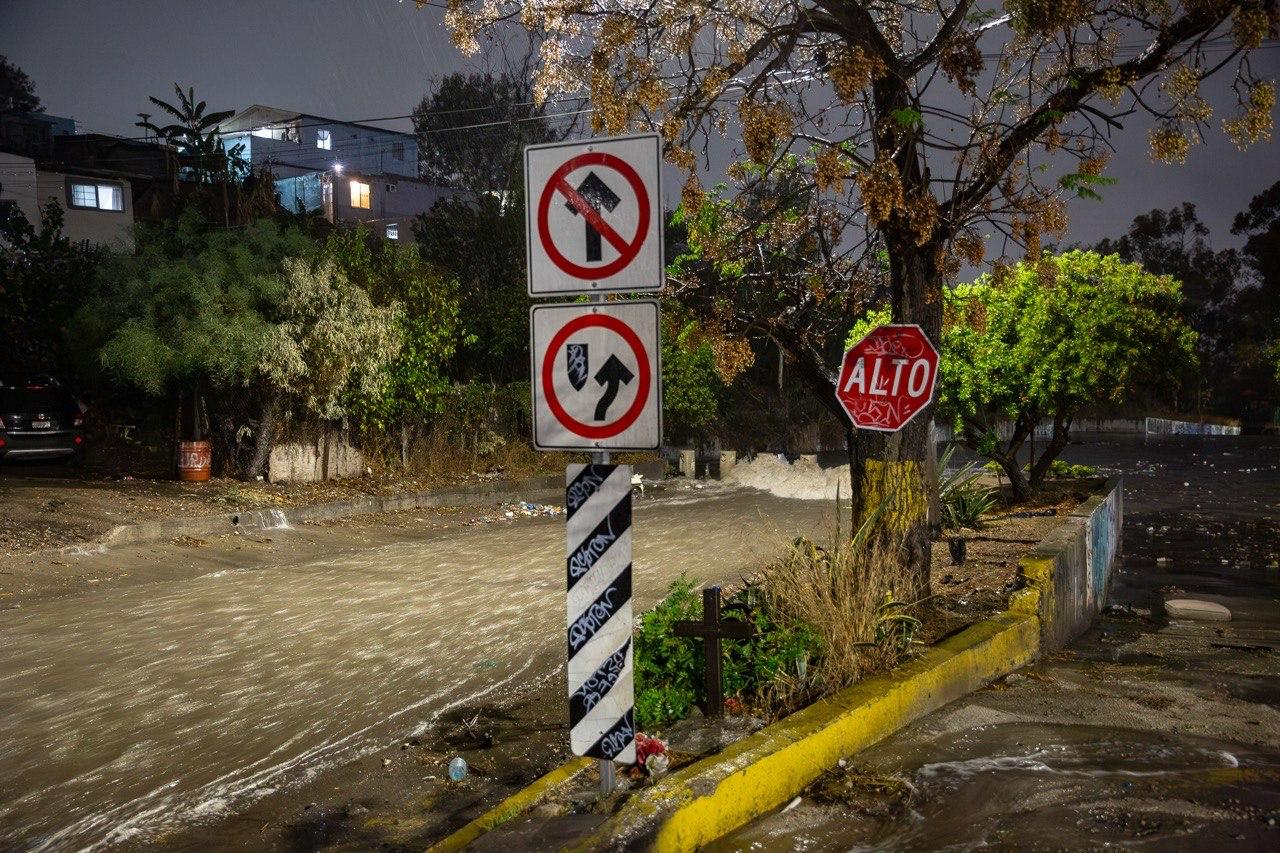Lluvias llenan al límite el desarenador del Cañón del Pato en Tijuana