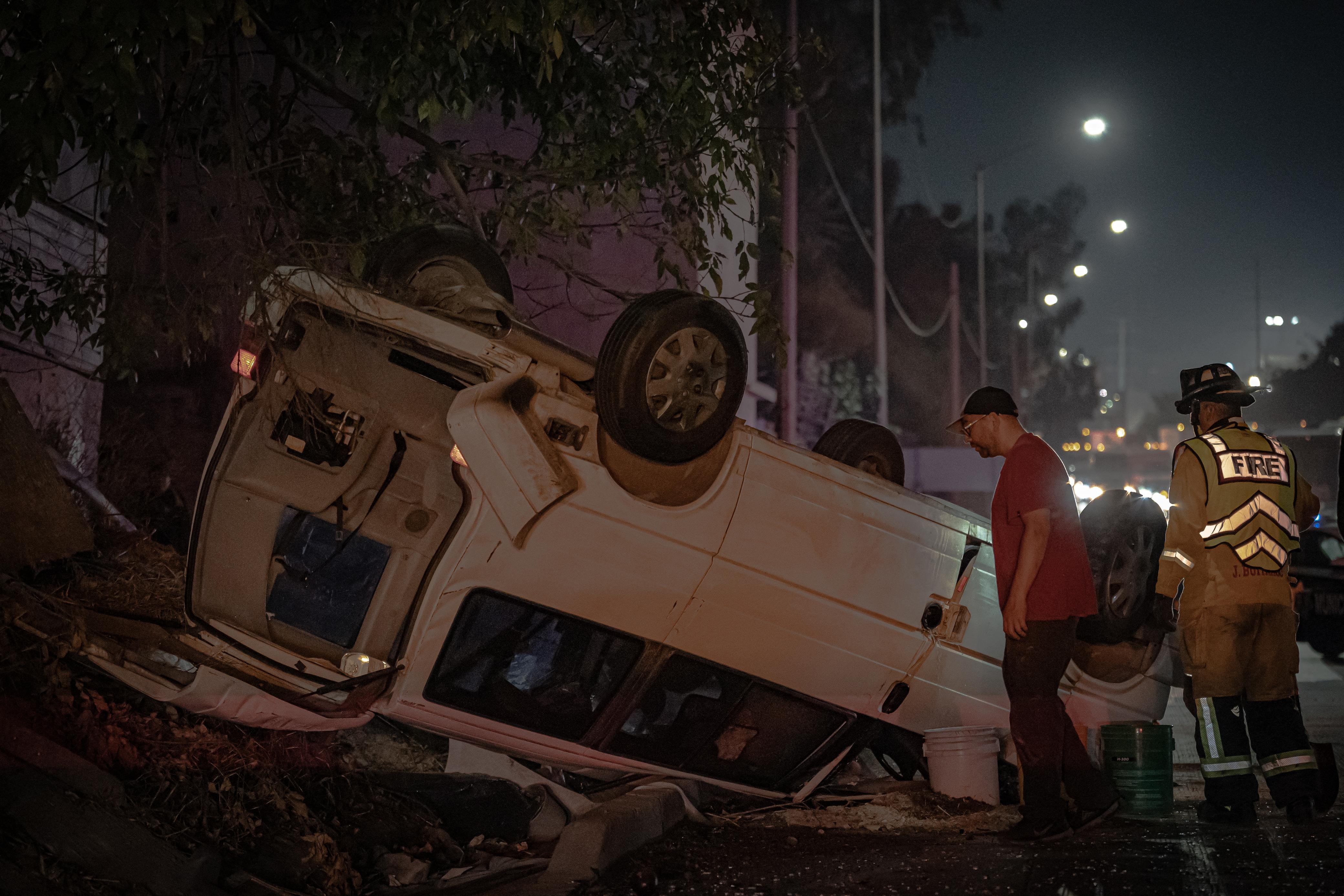 Accidente de volcadura en el bulevar Rosas Magallón