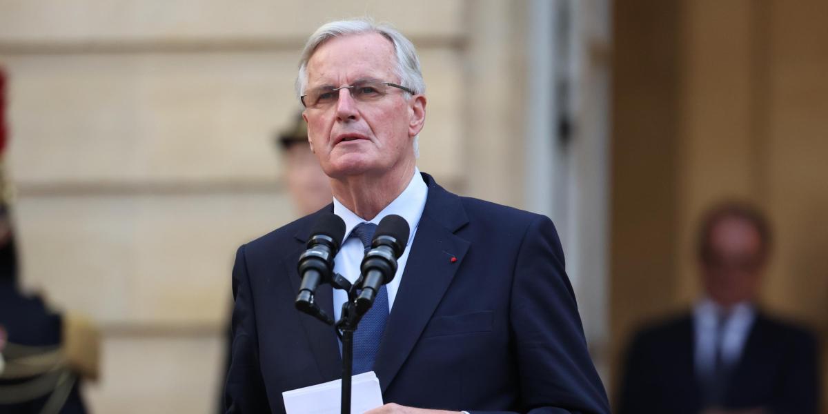 Nombra Emmanuel Macron a Michel Barnier como primer ministro de Francia