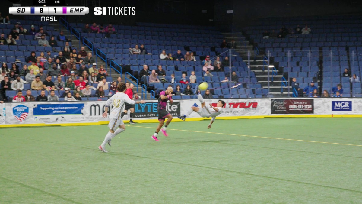 [VIDEO] Tijuanense marca “el gol del año” en al FutRap de USA