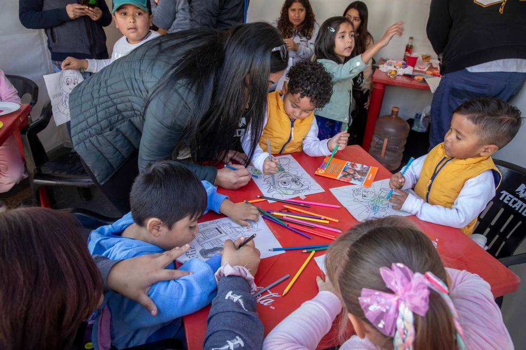 Celebran Día de Reyes cientos de familias con Grupo Caliente