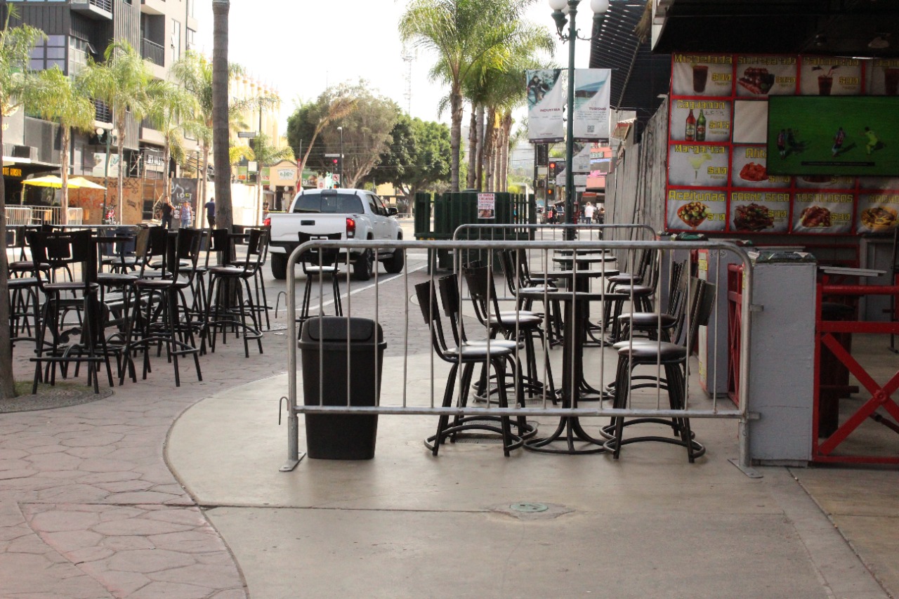 Restauranteros y bares continúan cerrando la avenida Revolución