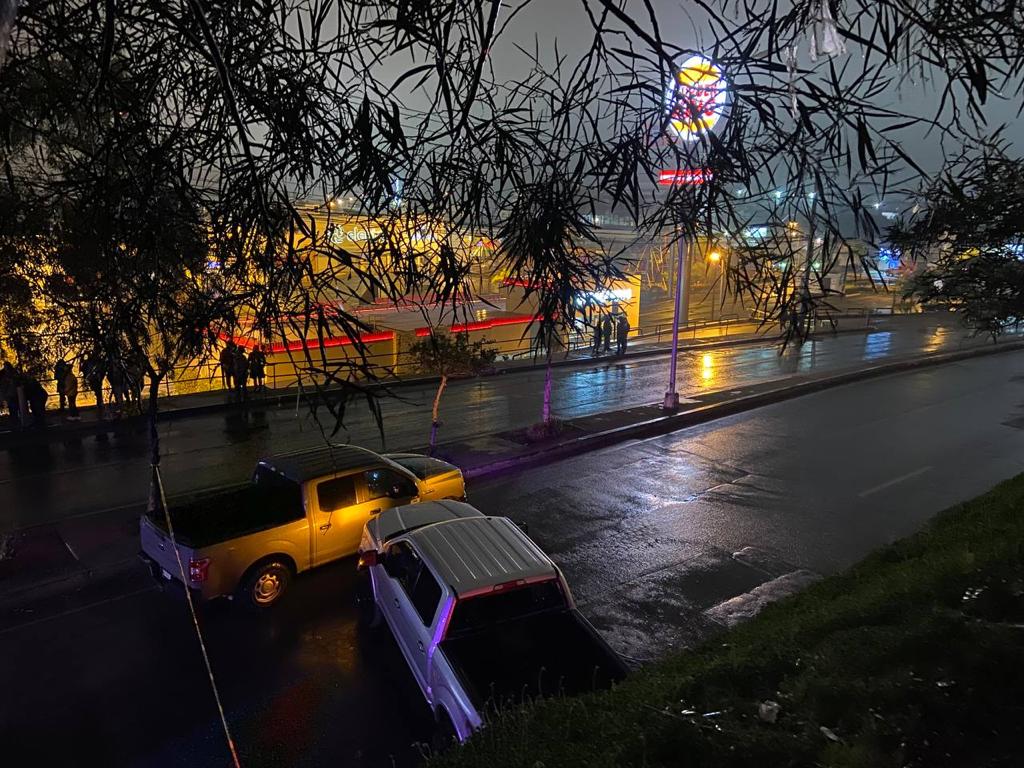 [VÍDEO] Hombre es asesinado a bordo de una camioneta en Tijuana