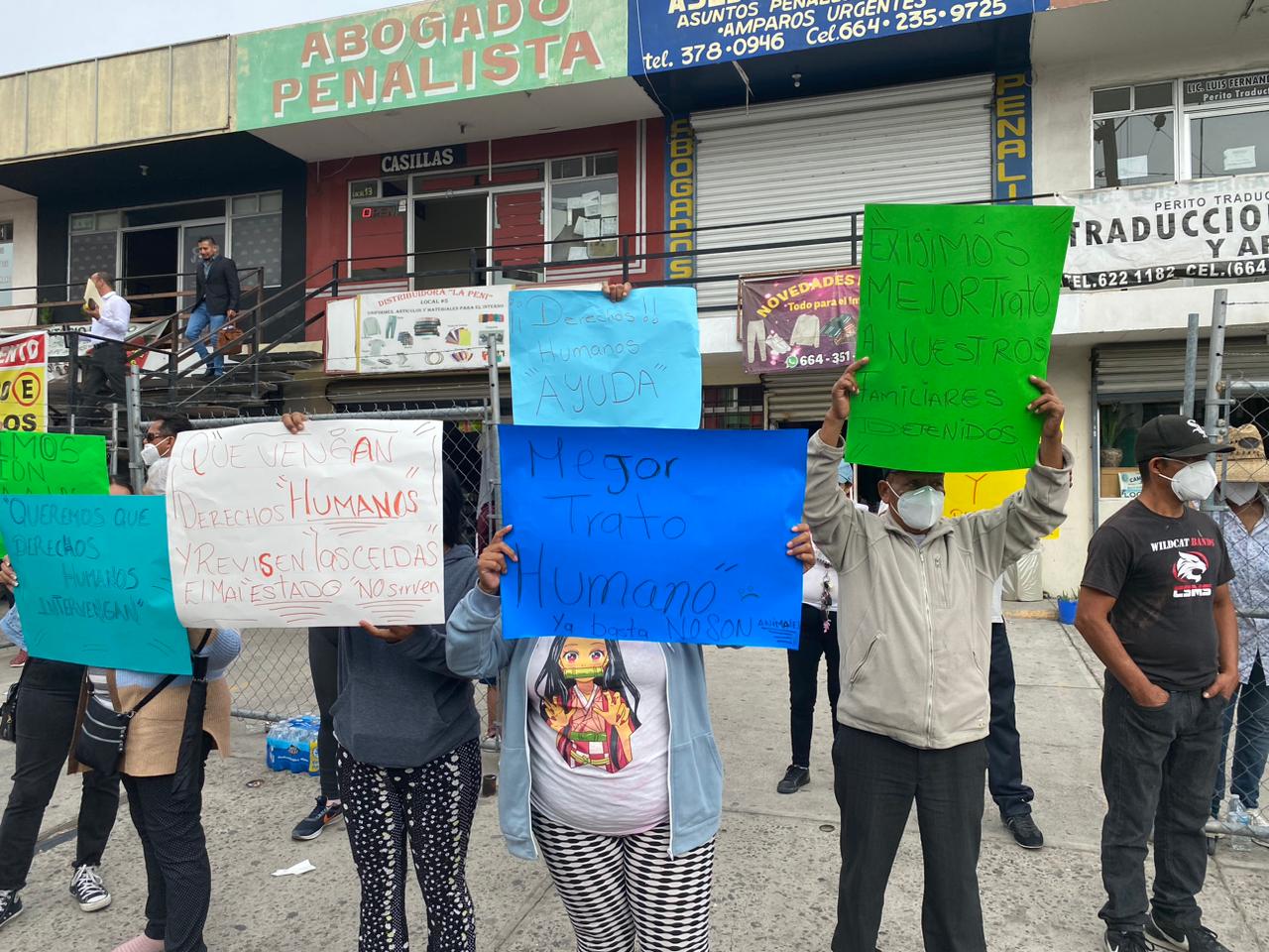 Se manifiestan afuera del Cereso de Tijuana