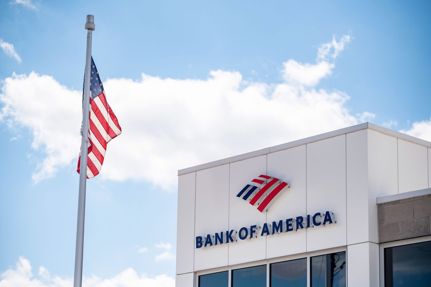 Bank of America sigue cerrando sucursales