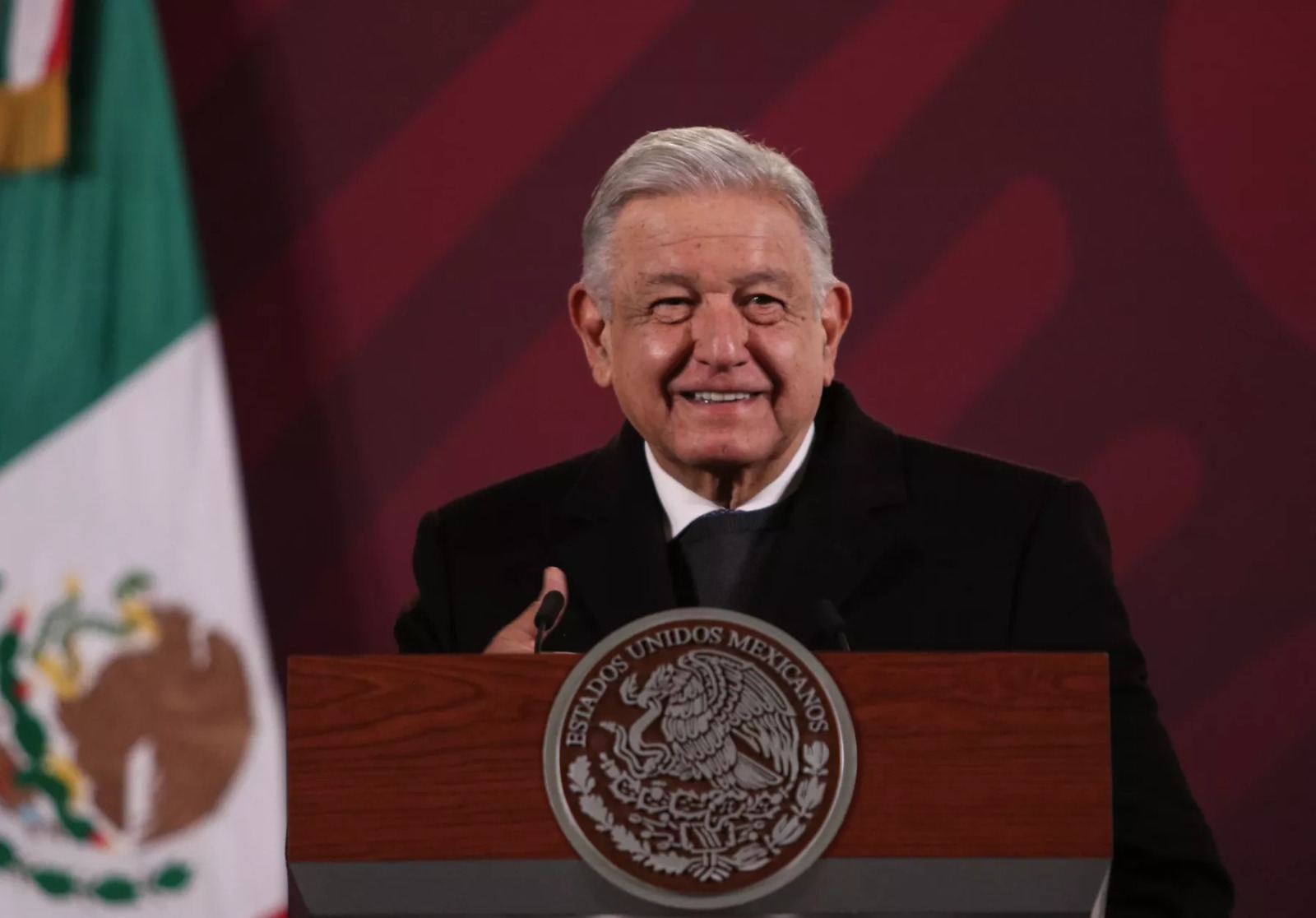 Rechaza AMLO controles migratorios en reunión con E.U