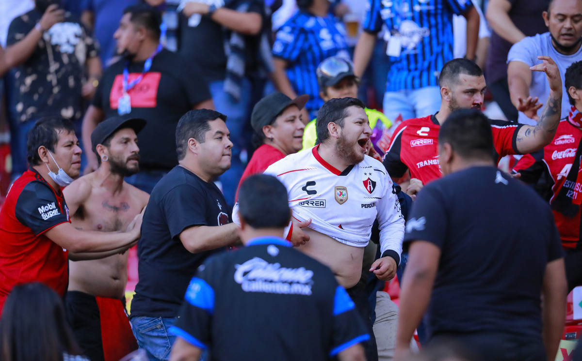 Suspenden a cinco funcionarios encargados del operativo de seguridad en el estadio La Corregidora