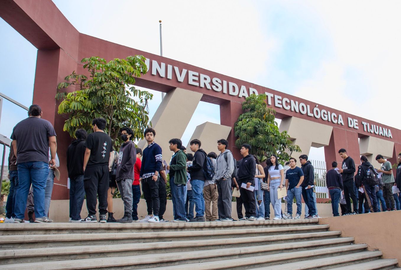 Calor y fallas en aire acondicionado amenazan con enviar a clases en línea a 6 mil 500 alumnos de la UTT