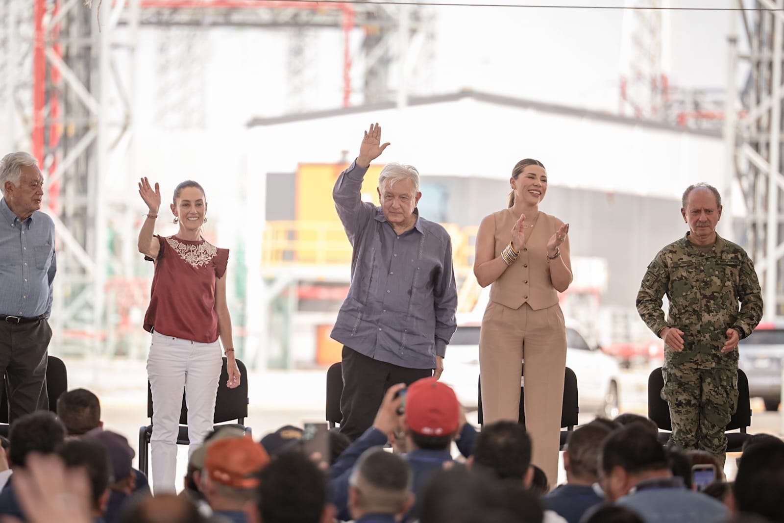 Visitan AMLO y Claudia Sheinbaum la Central Generadora de la CFE en Mexicali