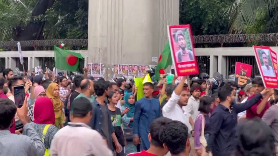 “Huye” la primera ministra de Bangladesh tras protestas estudiantiles