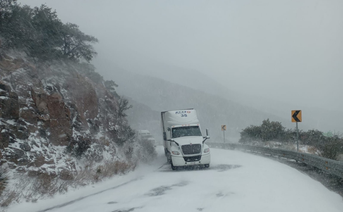 Llega la primera nevada a Janos, Chihuahua y parte de Sonora con importantes alertas climáticas