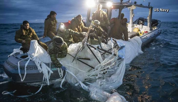 Derriban globo espía chino y recuperaron los restos en el Océano Atlántico