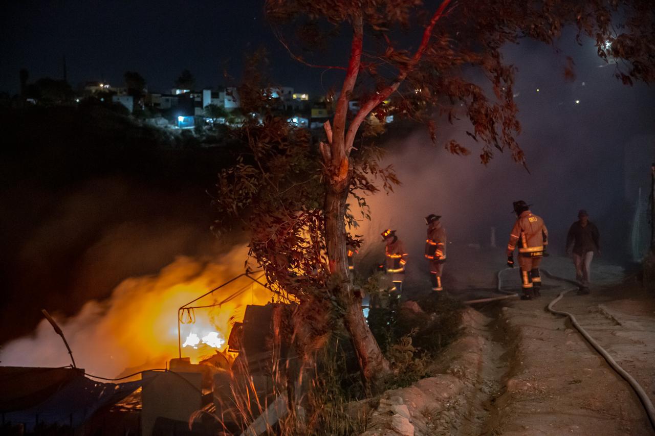 Se incendia una casa en Cumbres del Rubí: Tijuana