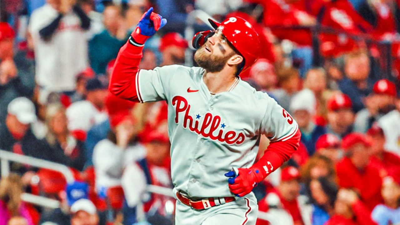 Bryce Harper conectó un cuadrangular clave para los Phillies. (Foto: Twiiter @MLB)