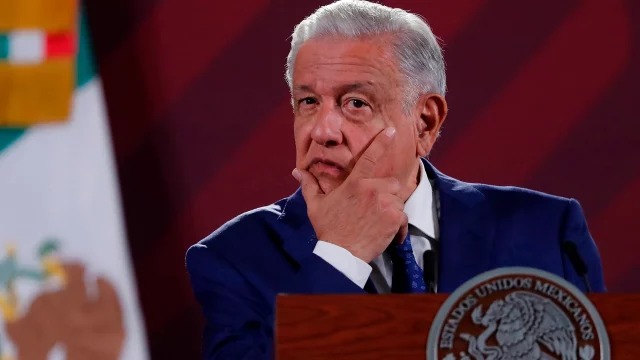 Propone AMLO gastar dinero de fideicomisos en becas