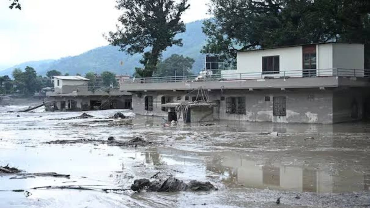 Inundaciones en Nepal y Tíbet dejan decenas de muertos y cientos de desaparecidos