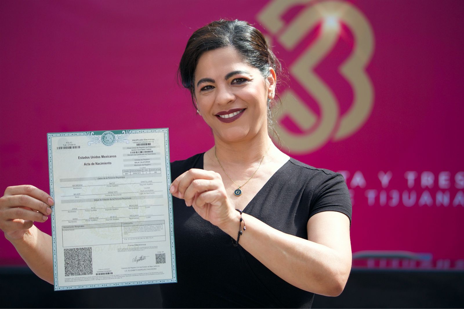 Georgina Bátiz Santillana, Oficial del Registro Civil.