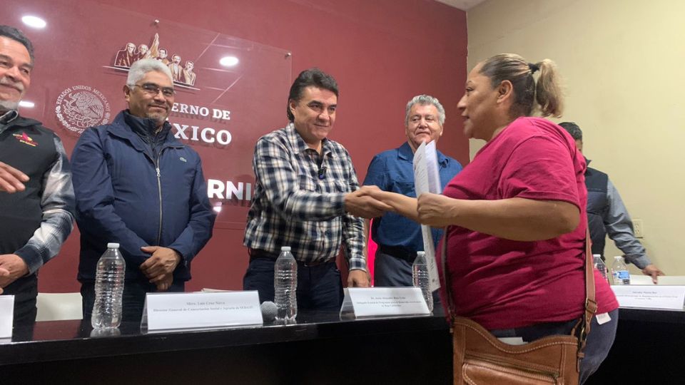 Títulos gratuitos para los pobladores del Maclovio Rojas. I FOTO: Cortesía