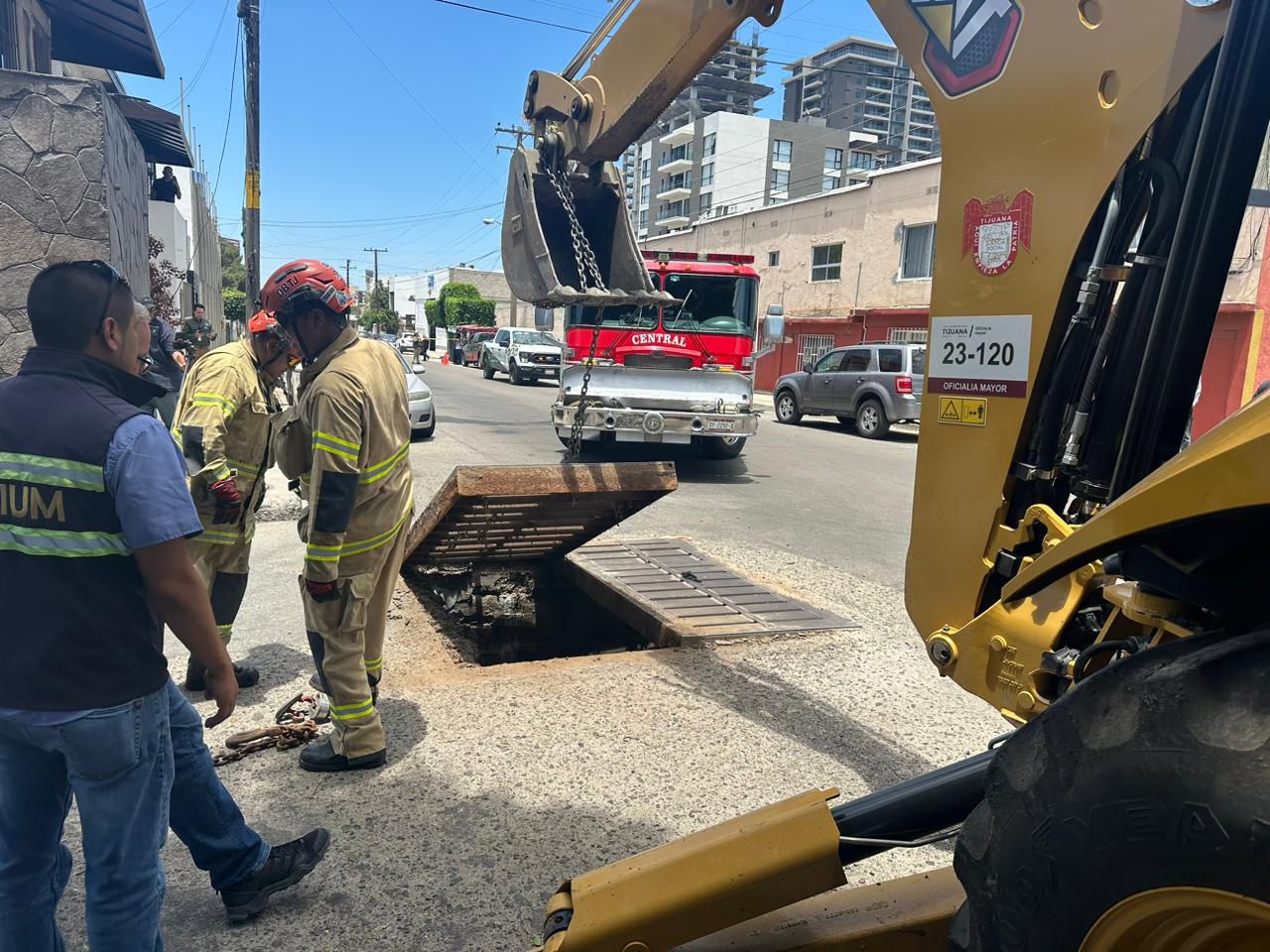 [VIDEO] Cae mujer en situación de calle dentro de alcantarillado: Tijuana