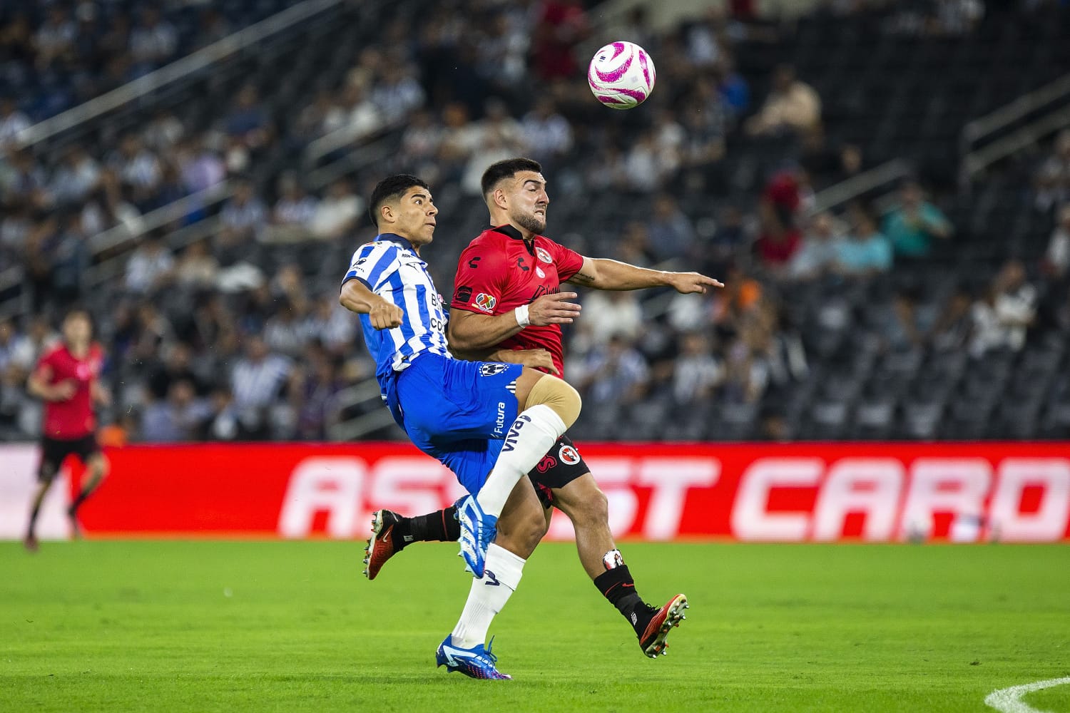 Durante el partido un par de jugadores debutaron en primera división