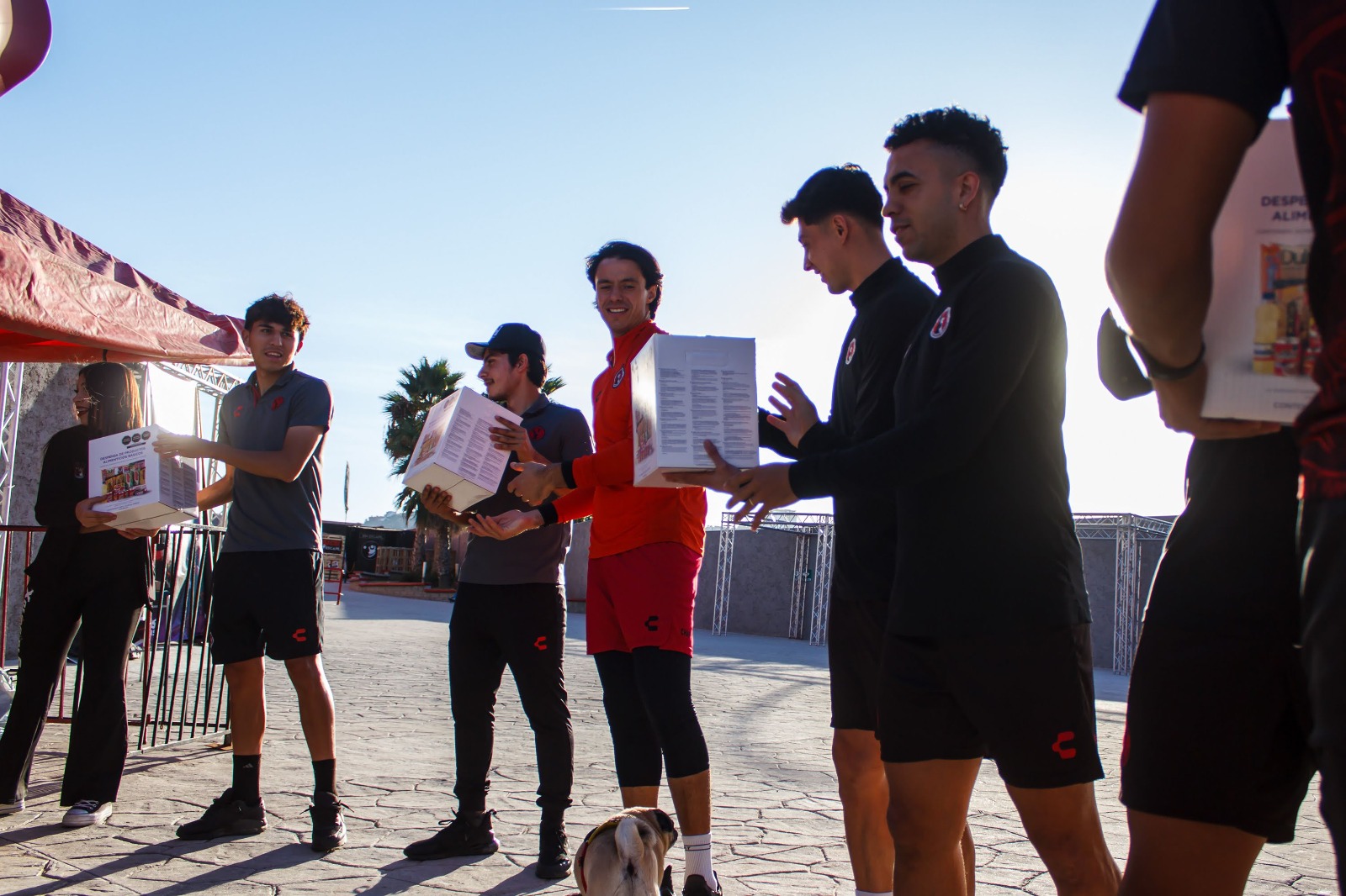 Durante la colecta estuvieron presentes miembros del equipo y animadoras