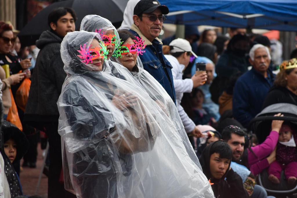 Ensenada de fiesta pese a la lluvia