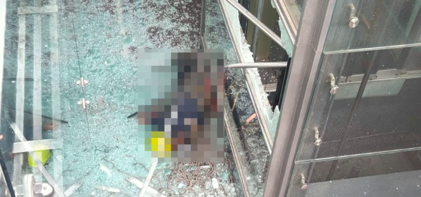 [CONTENIDO SENSIBLE] Muere trabajador tras caer de elevador de cristal en el Monumento a la Revolución