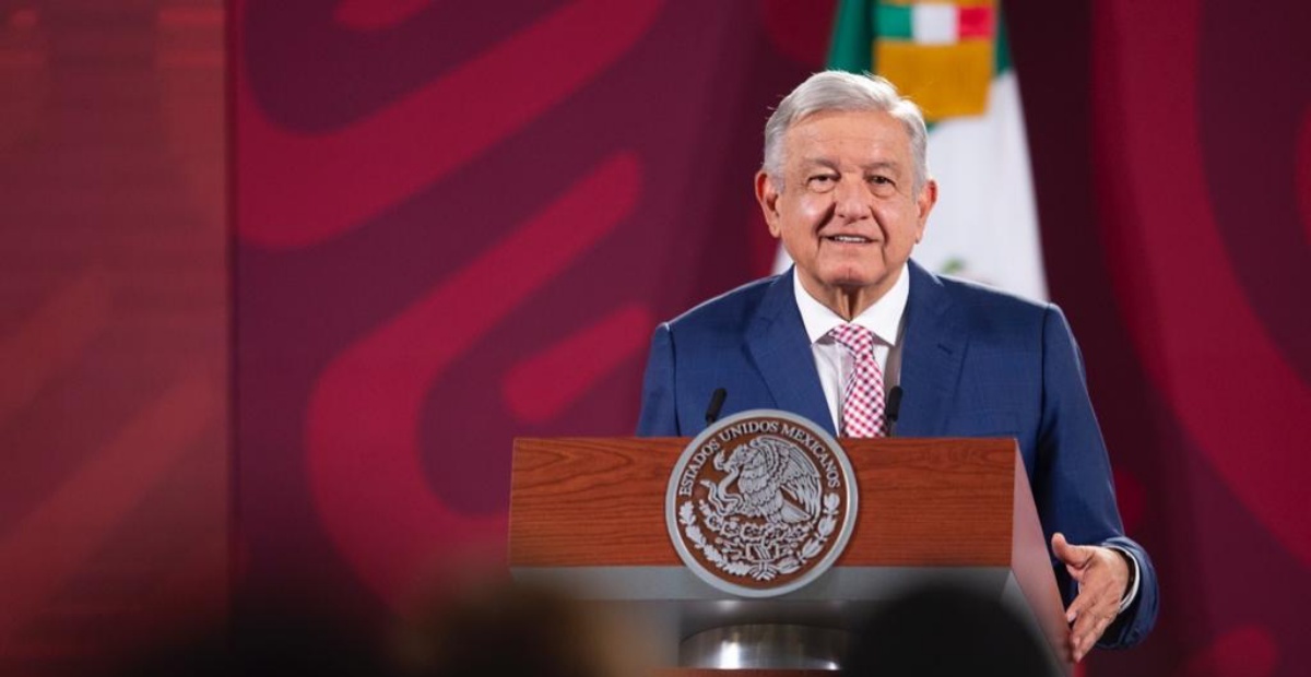 AMLO crítica al INE por ocultar encuestas