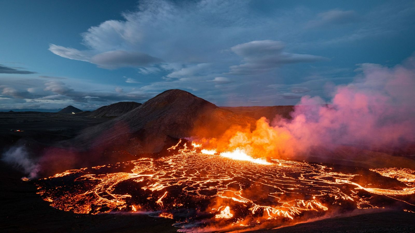 [VIDEO] Capturan vídeo de erupción volcánica en Islandia