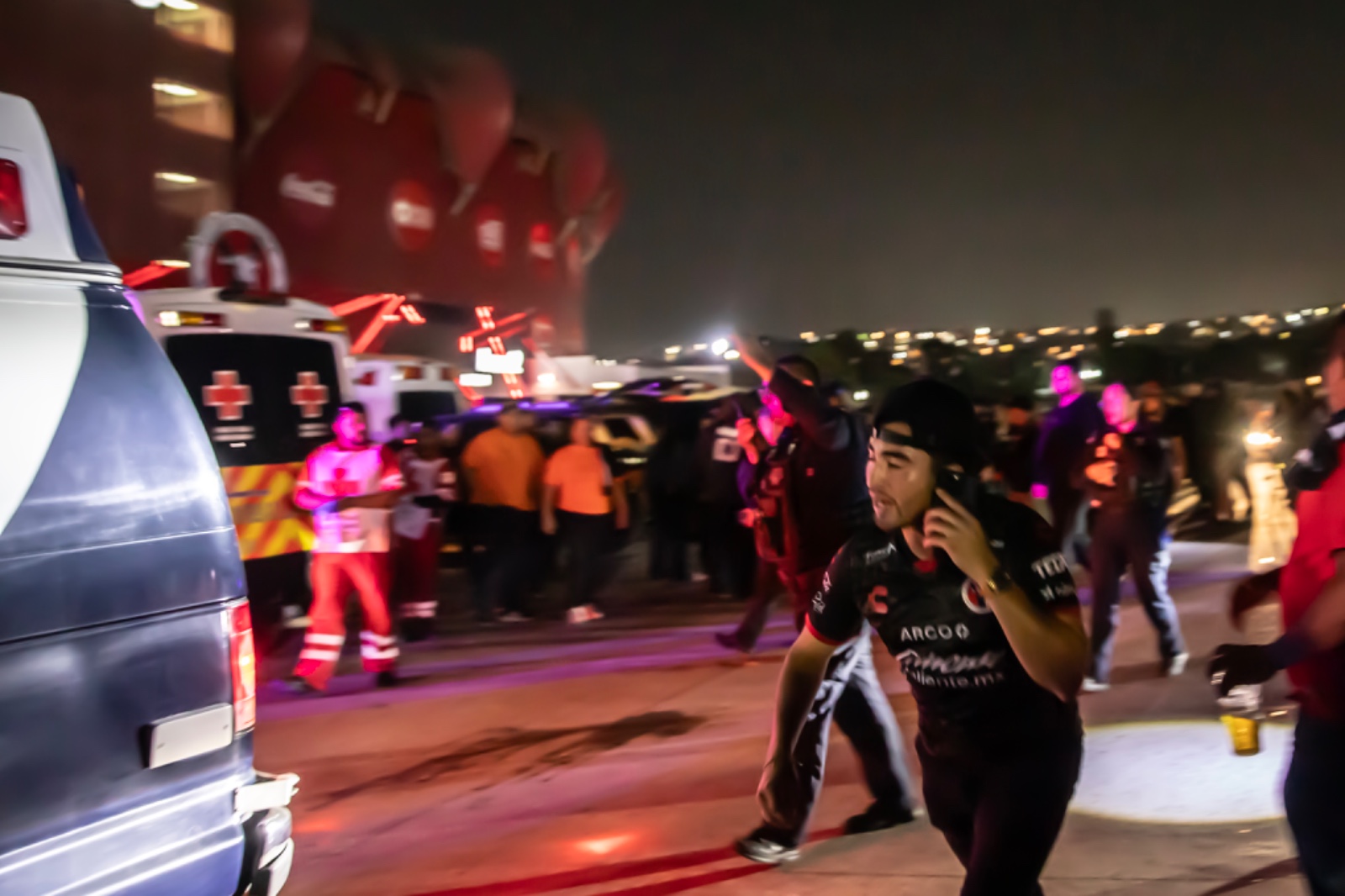 [CONTENIDO SENSIBLE] Termina en baleado riña entre aficionados de Xolos y Chivas: Liga reacciona