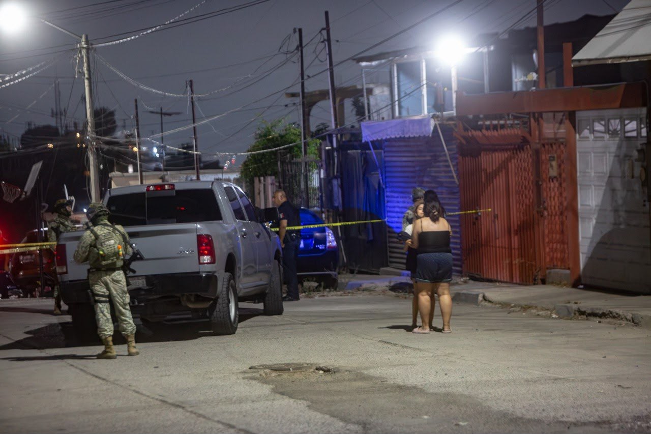Asesinan a joven de 27 años y dejan mensaje con amenazas en la Sánchez Taboada