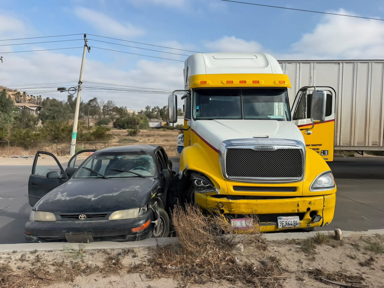 TIJUANA: Choque en bulevar 2000 provoca tráfico rumbo a Rosarito