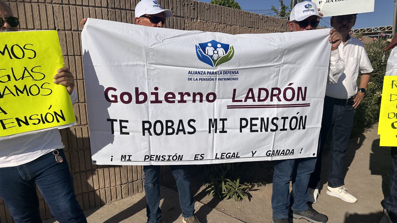 MEXICALI: Jubilados de CFE protestan por recorte de pensiones; denuncian vulneración de derechos