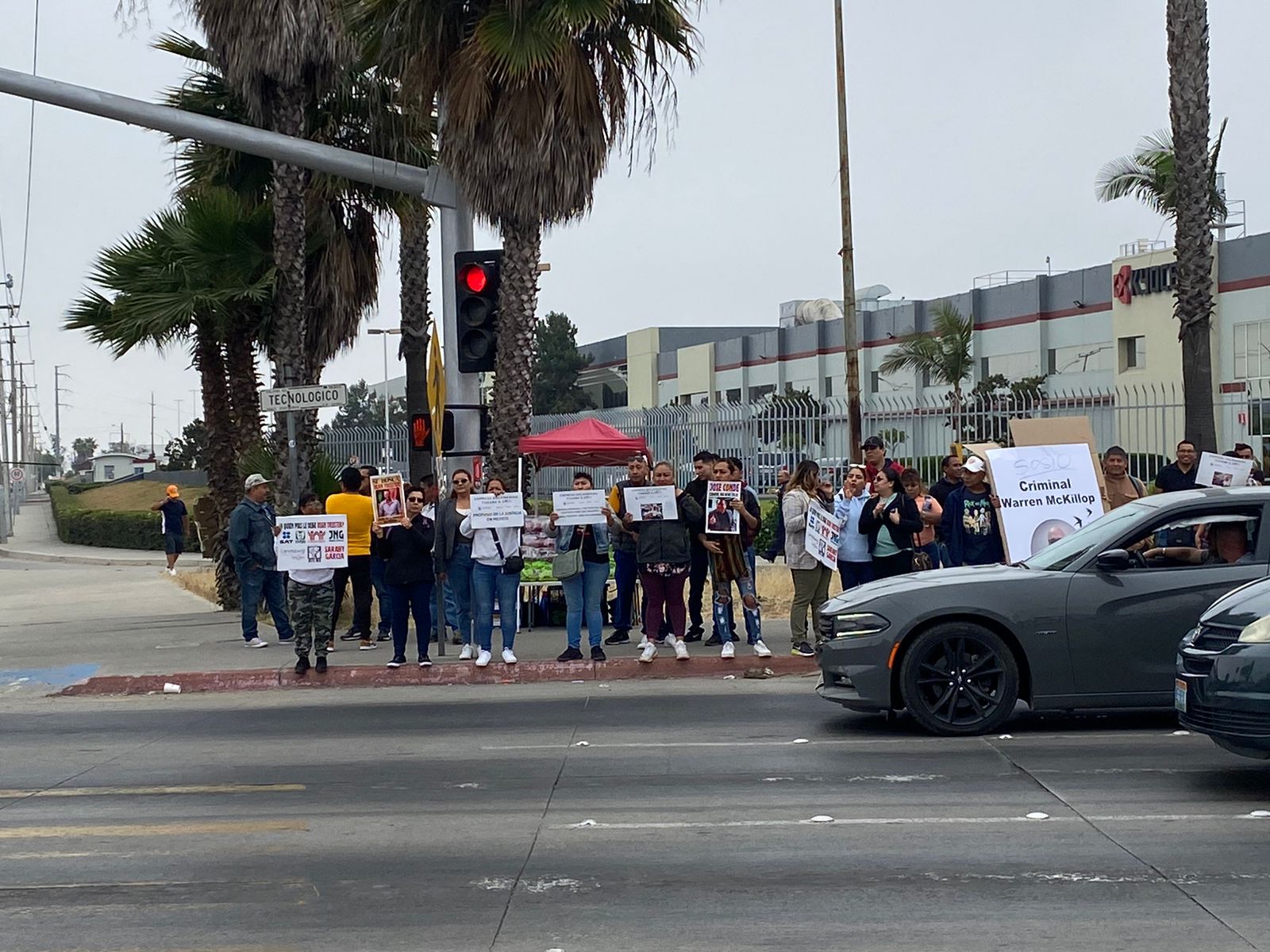 Vuelven a manifestarse trabajadores de empresa True Blue Manufacturing: Tijuana