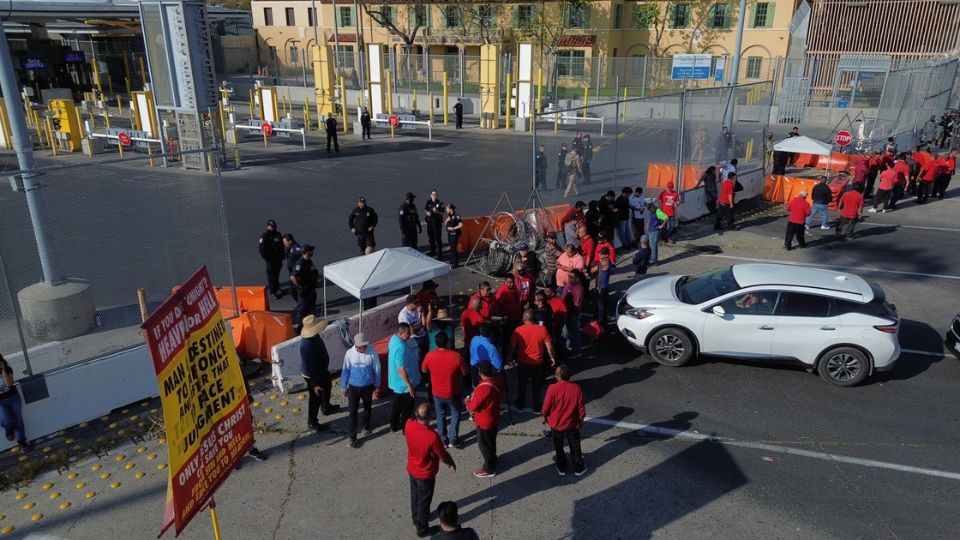 [VÍDEO] Reabren garita de San Ysidro; taxistas negociarán mañana